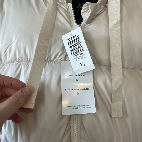 Torrid Women's Cream Puffer Jacket Size 2X - Picture 3 of 6